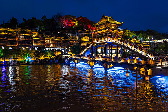 Fenghuang by night