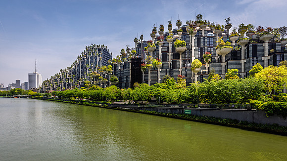 1000 Trees building complex